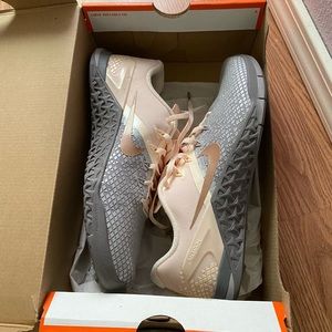 Women’s Nike metcon 4 XD MTLC
